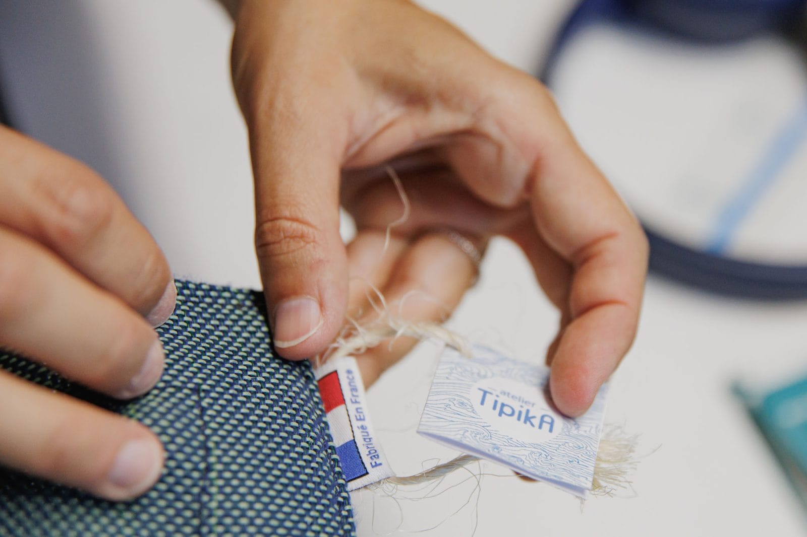 zoom étiquette made in france, fabriquée en france