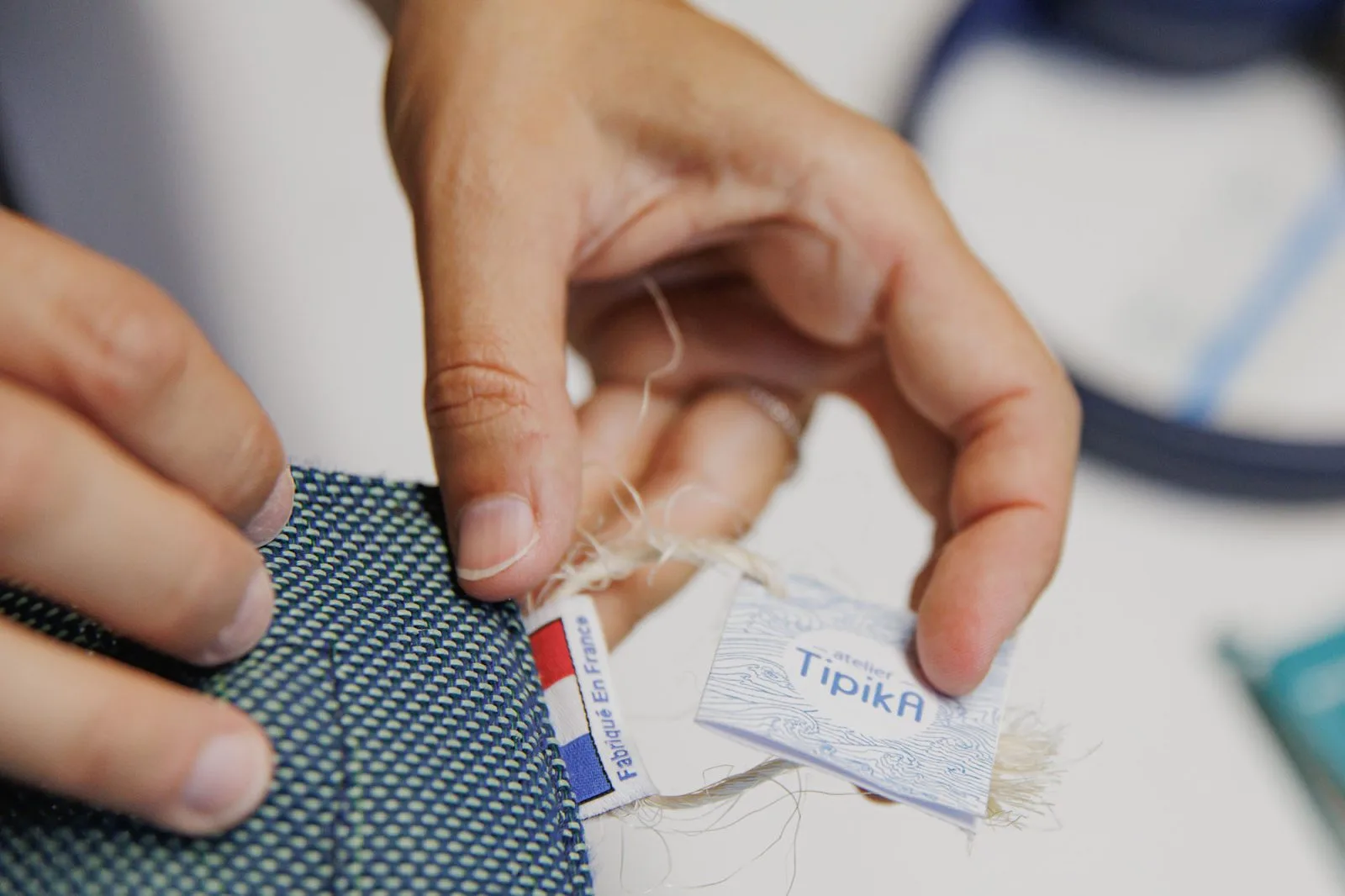 zoom étiquette made in france, fabriquée en france