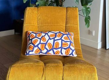 magnifique modèle Gilda de Michel Ducaroy des années 70. refection de la housse avec un tissu JAB 100%coton en gros velours safran, jaune.