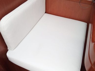 assise et dossier table a carte en simili cuir blanc